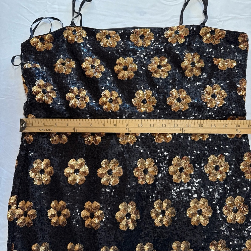 Elegant Black and Gold Floral Dress - Picture 10 of 13